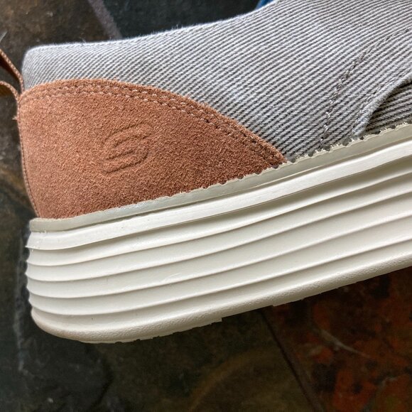 SKECHERS Men Shoes, size US 10.5, Beige Color - Picture 3 of 9
